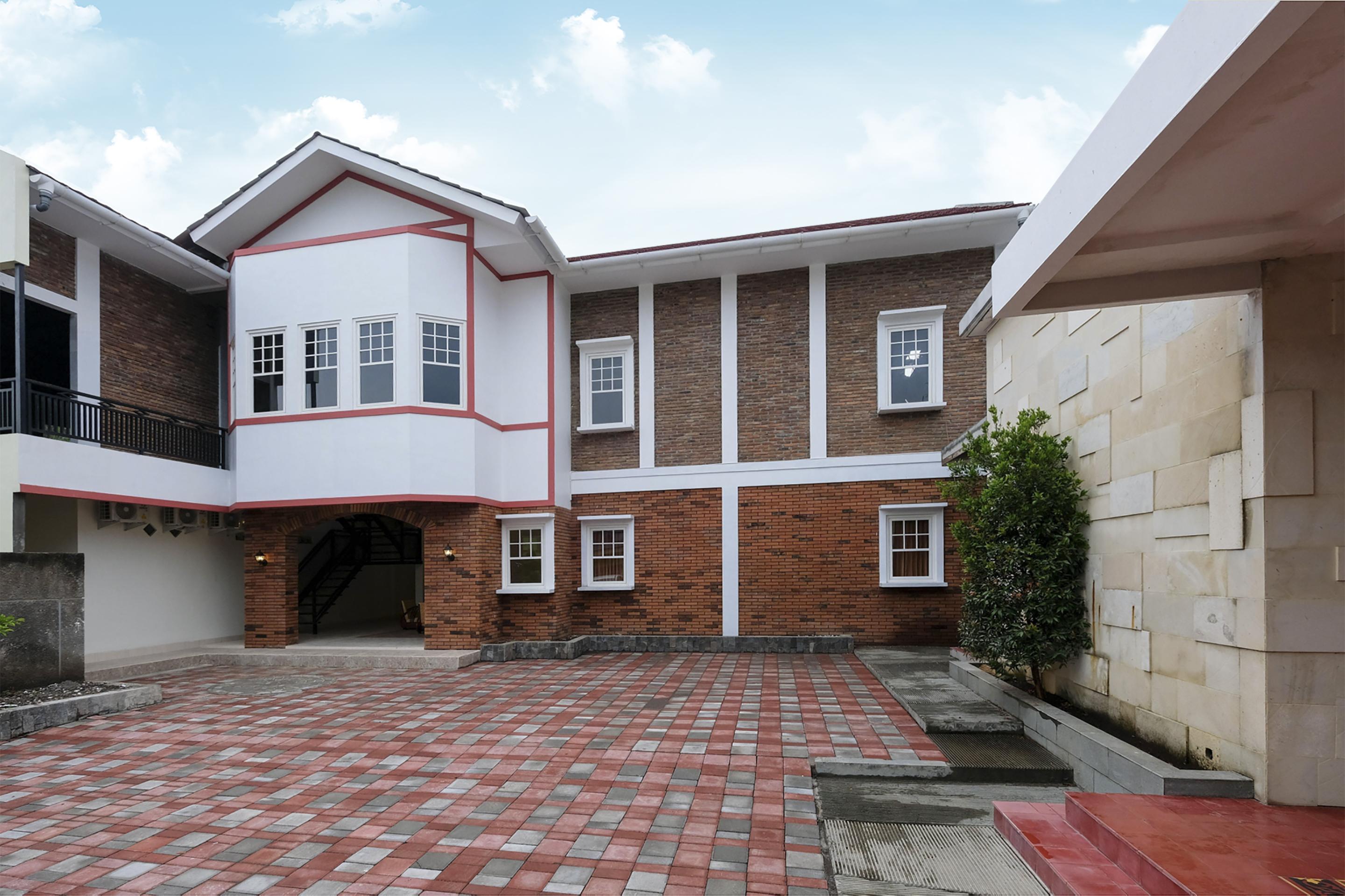 Oyo 2383 Andongkoe 64 3* Salatiga